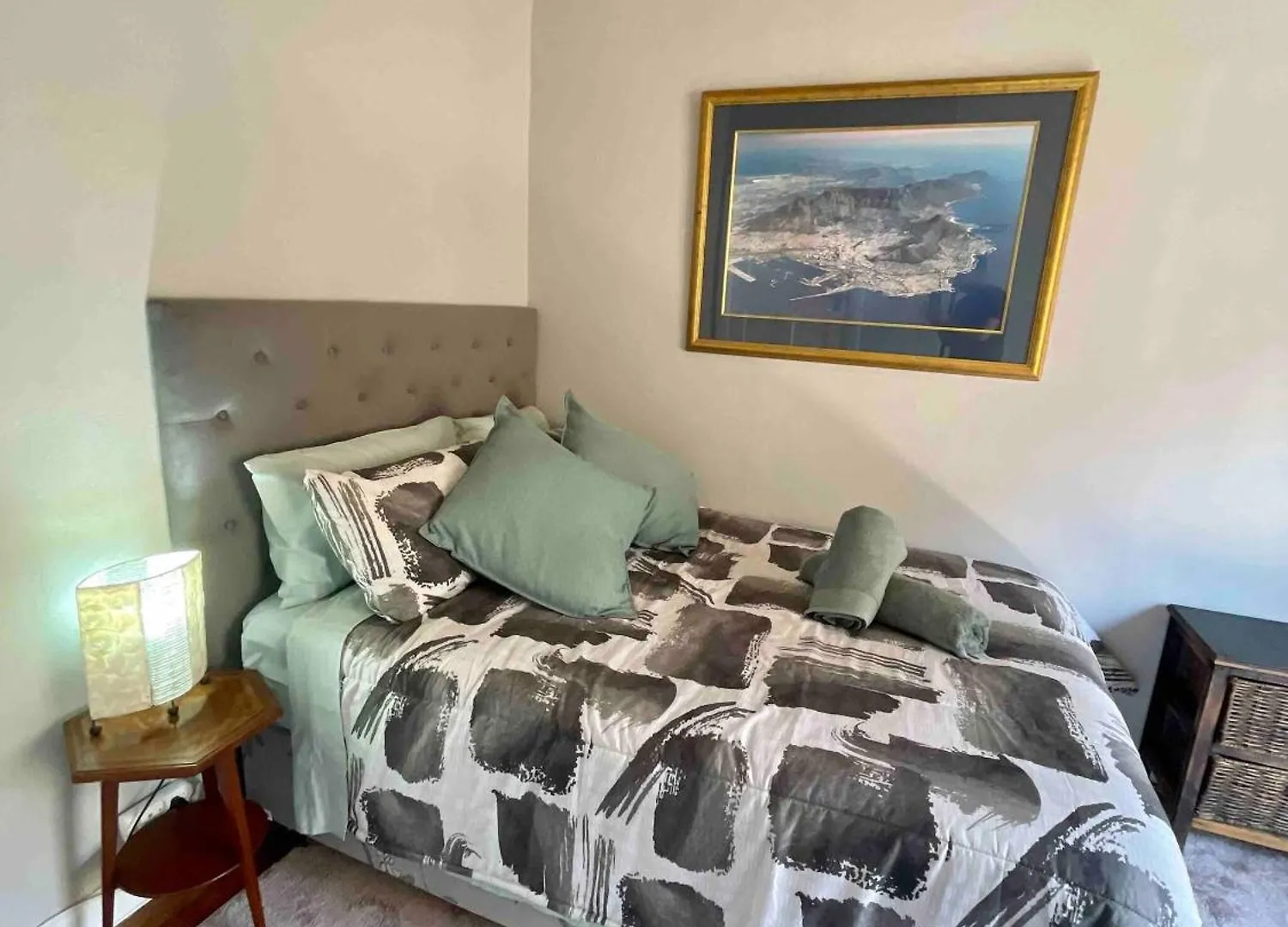 Affittacamere Room In Guest Room - Living In Camps Bay Summer Città del Capo